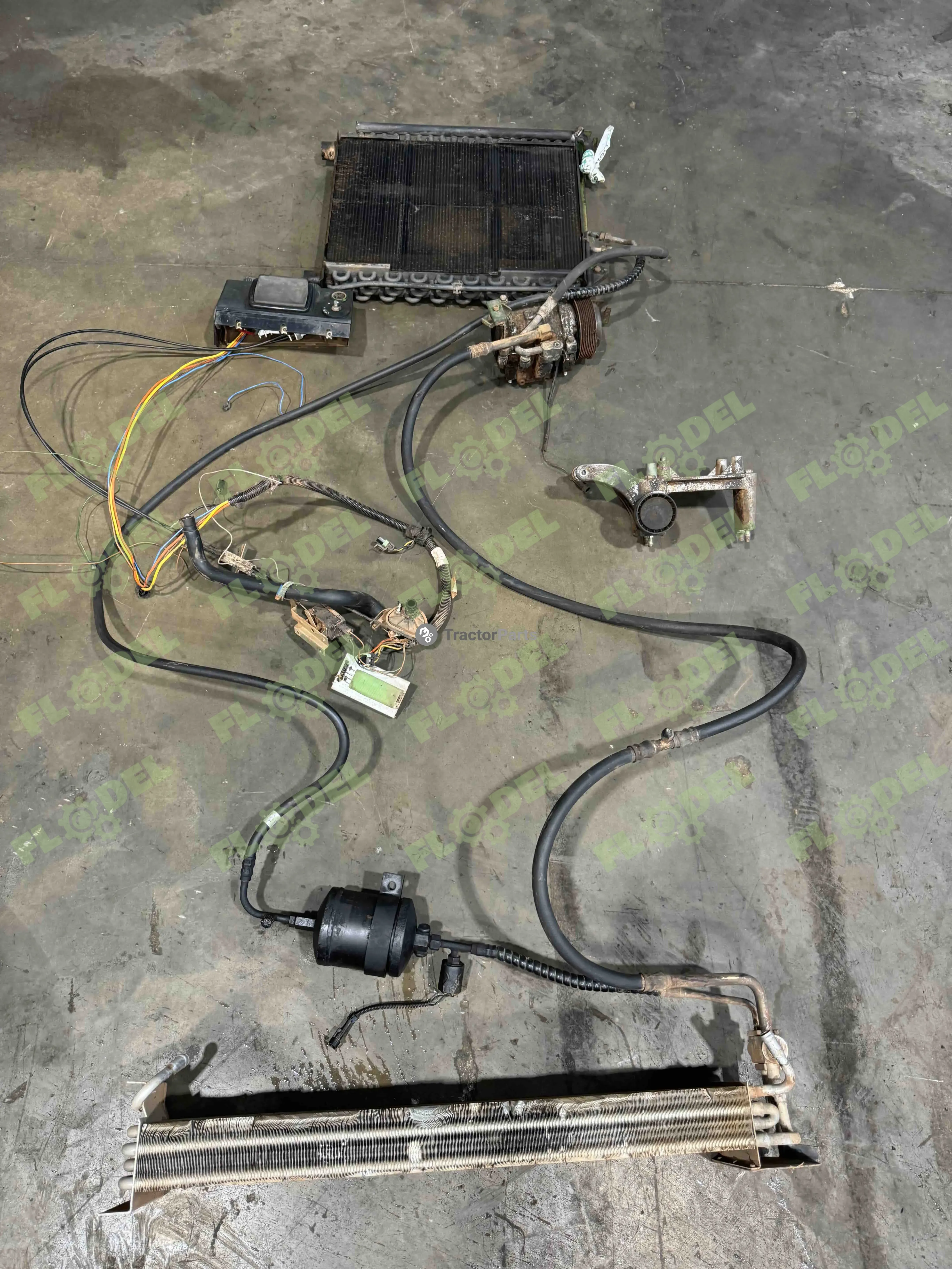 [FLO10118] Kit aer conditionat tractor JOHN DEERE AL113667 [SECOND HAND]